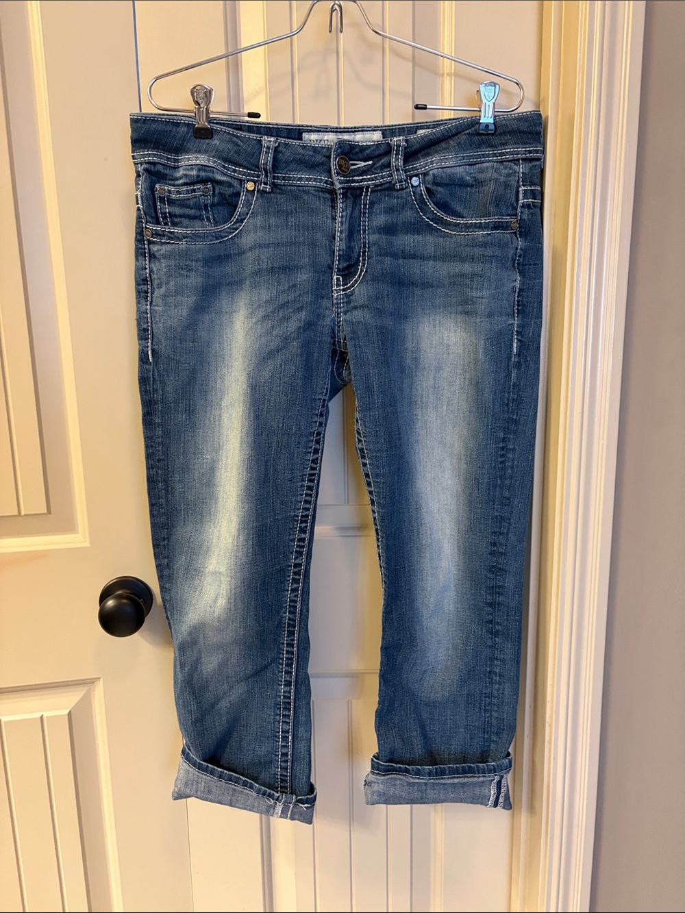 BKE Women's Cropped Jeans in Blue Acid Wash Distressed